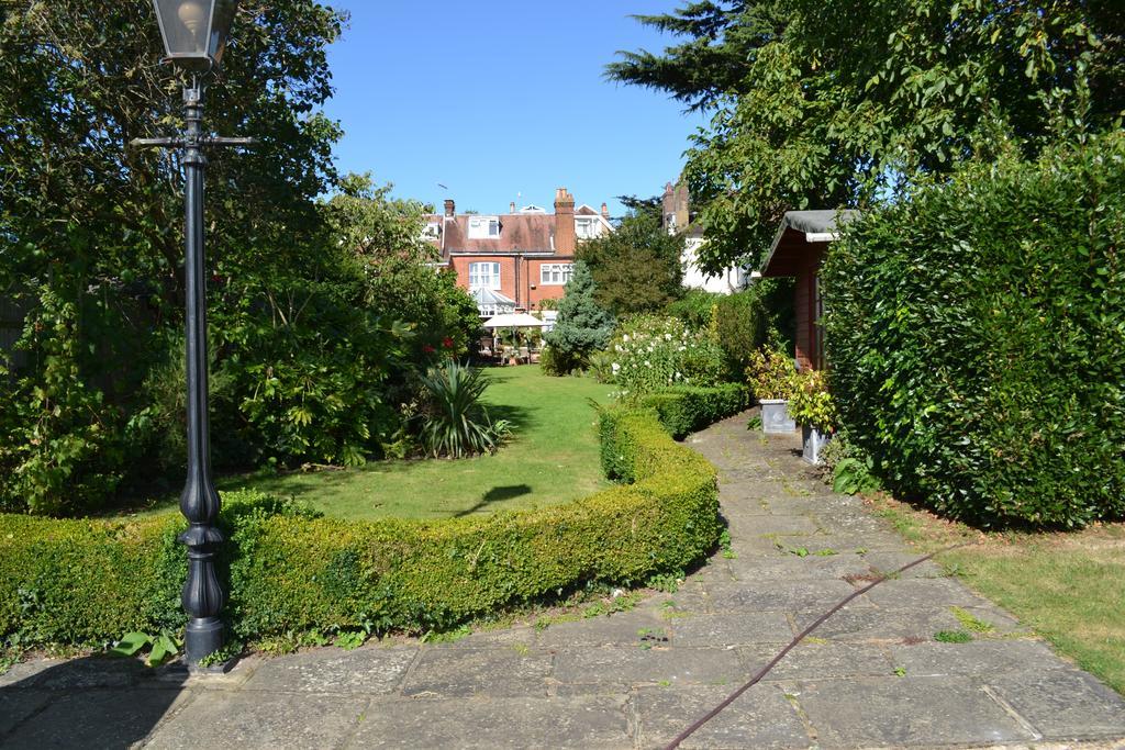 Cranleigh Hotel Reigate Esterno foto